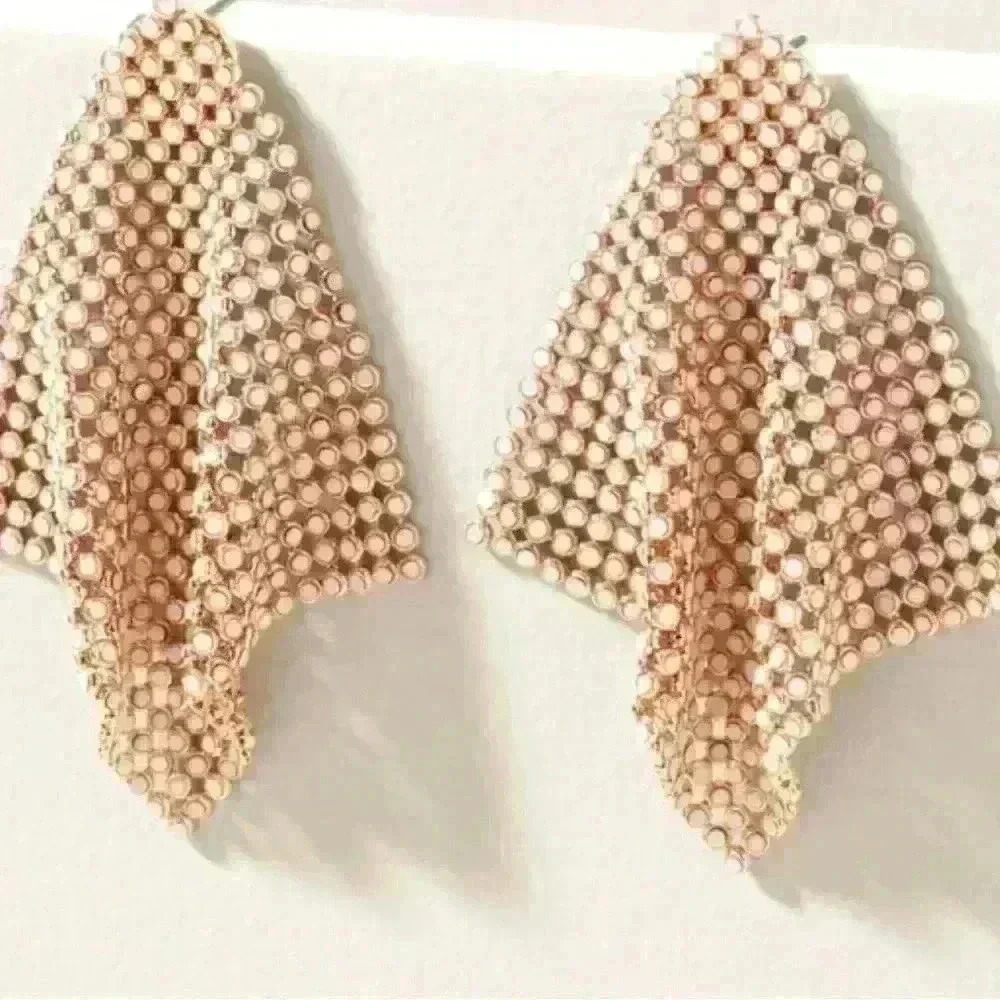 Stella & Dot Addie earrings. Rose gold mesh earrings. 2.75 inches long.